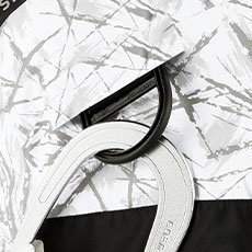 ランヤードフック掛けDカン(※ランヤード未着用時はDカン収納化)