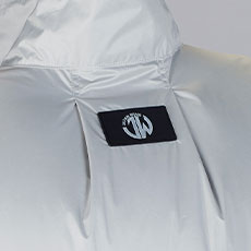 首元タック入り