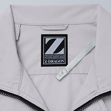 首元の調節ヒモで空気の抜けを調節