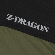 後ろ右肩にロゴ反射プリント