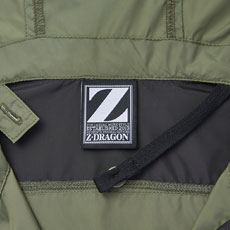 首元の調節ヒモで空気の抜けを調節