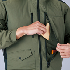 左胸大型ポケット(内側ポケット付き)