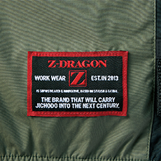 裾にワンポイント付き