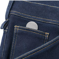 右脇ポケット内にコインポケット