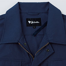 首元の調節ヒモで空気の抜けを調節