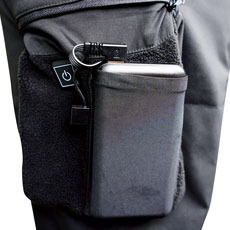 バッテリー収納ポケット(左)、ポケット裏地も温かい仕様