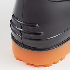 脱ぎ履きがしやすいフィン付き