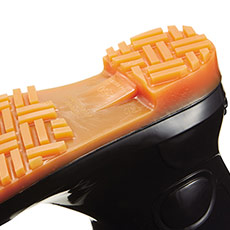 水や油に強い耐滑ソール