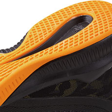 クッション性の高いEVAミッドソール