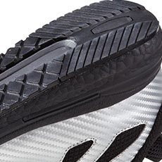 クッション性の高いEVAミッドソールで、水や油に強い耐滑ソール