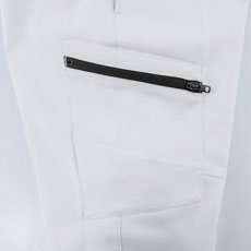 右脇横ポケットはファスナー(樹脂)仕様でモノが落ちにくい