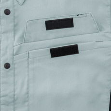 胸フラップポケットは面ファスナー仕様