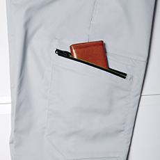 ファスナー仕様ポケット