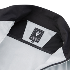 通気性の良い背当てメッシュ