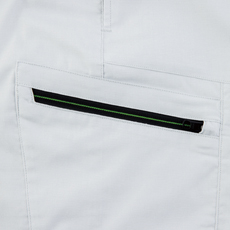 ファスナー仕様ポケット