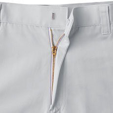 フロントファスナーは丈夫なYKK 3YGファスナーを使用。