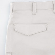 左後ろはフラップ付きピスポケット