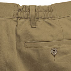 ウエストはシャーリング仕様でらくらく。