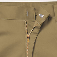 フロントファスナーは丈夫なYKK 3YGファスナーを使用。