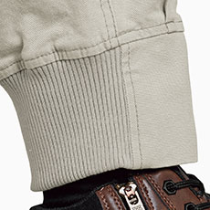 裾リブ仕様で足元がすっきり。ブーツインも楽々で、丈直しも不要。