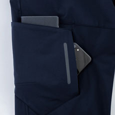 右脇横ポケットは上からも横からも両方使えるWポケット