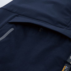 左脇横フラップ付きポケット