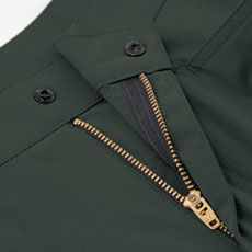 ファスナーは丈夫な3YGファスナー