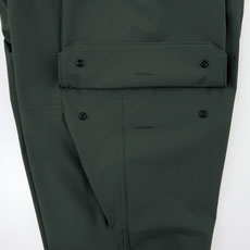 両脇カーゴポケット