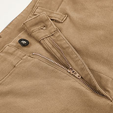 前中心は丈夫な3YGファスナー