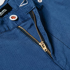 前中央ファスナーは丈夫な3YGファスナー