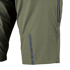 後身頃に再帰反射テープ付き