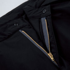 前中心は丈夫な3YGファスナー