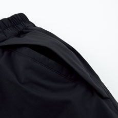 水の侵入を防ぐ両脇フラップ付きポケット