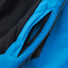 便利な内ファスナーポケット