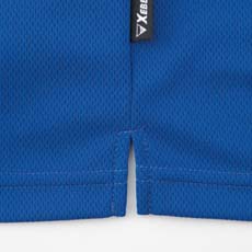 裾はサイドスリット入り