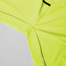 独自のXEカッティングで動きやすさを実現