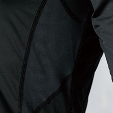 脇部分はメッシュ素材