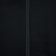 フラットシーマ縫製で、体にフィットした着用感