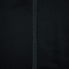 フラットシーマ縫製で、体にフィットした着用感