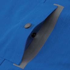 左胸ポケットはドットボタン仕様