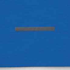 後ろ裾に反射材付き