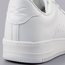 軽量化とクッション性が抜群なEVAミッドソールが足の負担や疲れを軽減。