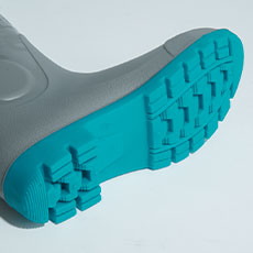 靴底、甲被共に油での劣化を防ぐ耐油配合で汎用性が高い長靴です。