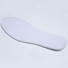 厚さ3mmのEVAインソールで衝撃を吸収して足の疲れを軽減します。