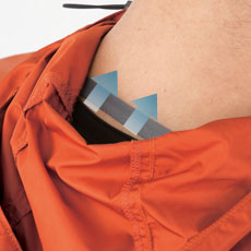 首元の調節ヒモで空気の抜けを調節