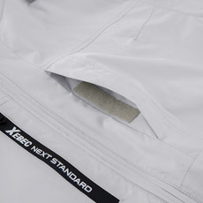 左胸面ファスナーポケット