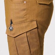 ピスフラップ(左)、ペンさし(左)