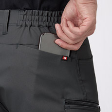 後脇シャーリングゴム仕様、Phone収納バックポケット<br>※着席時スマホが干渉しないポケット