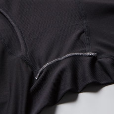 消臭テープと、通気性の良いメッシュ素材