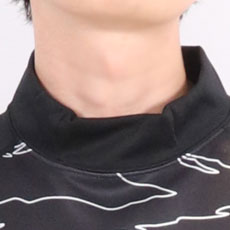 首元はモックネック仕様